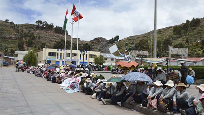 Personas en la plaza