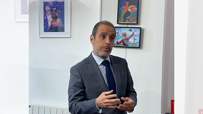 Consulado General del Perú en Francia inaugura la muestra “Hablando con la Luna”