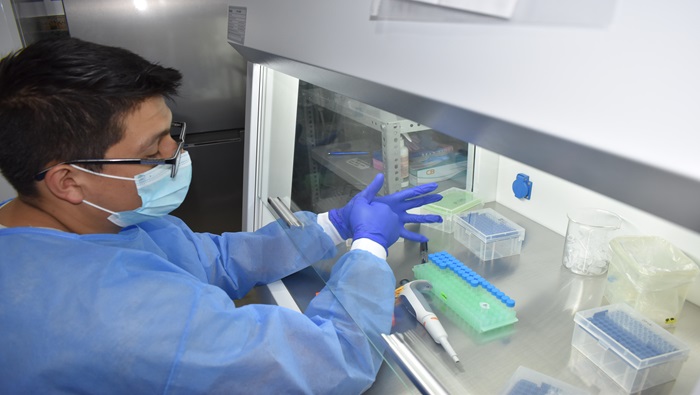 Profesional en un laboratorio