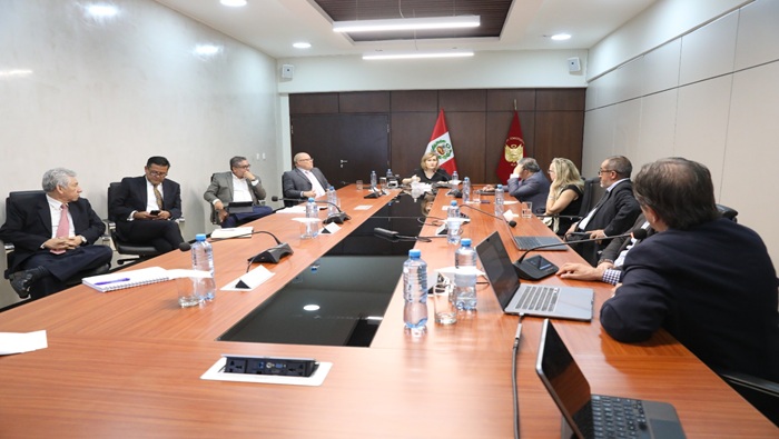Presidenta del TC Luz Pacheco y magistrado Pedro Hernández recibieron a una delegación de altos funcionarios del Banco Mundial