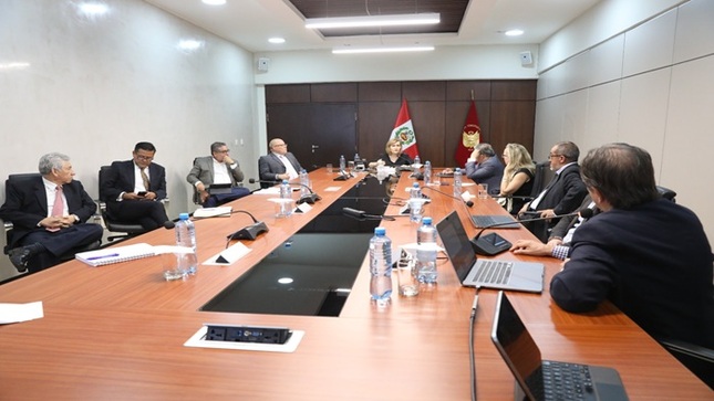 
Presidenta del TC Luz Pacheco y magistrado Pedro Hernández recibieron a una delegación de altos funcionarios del Banco Mundial
