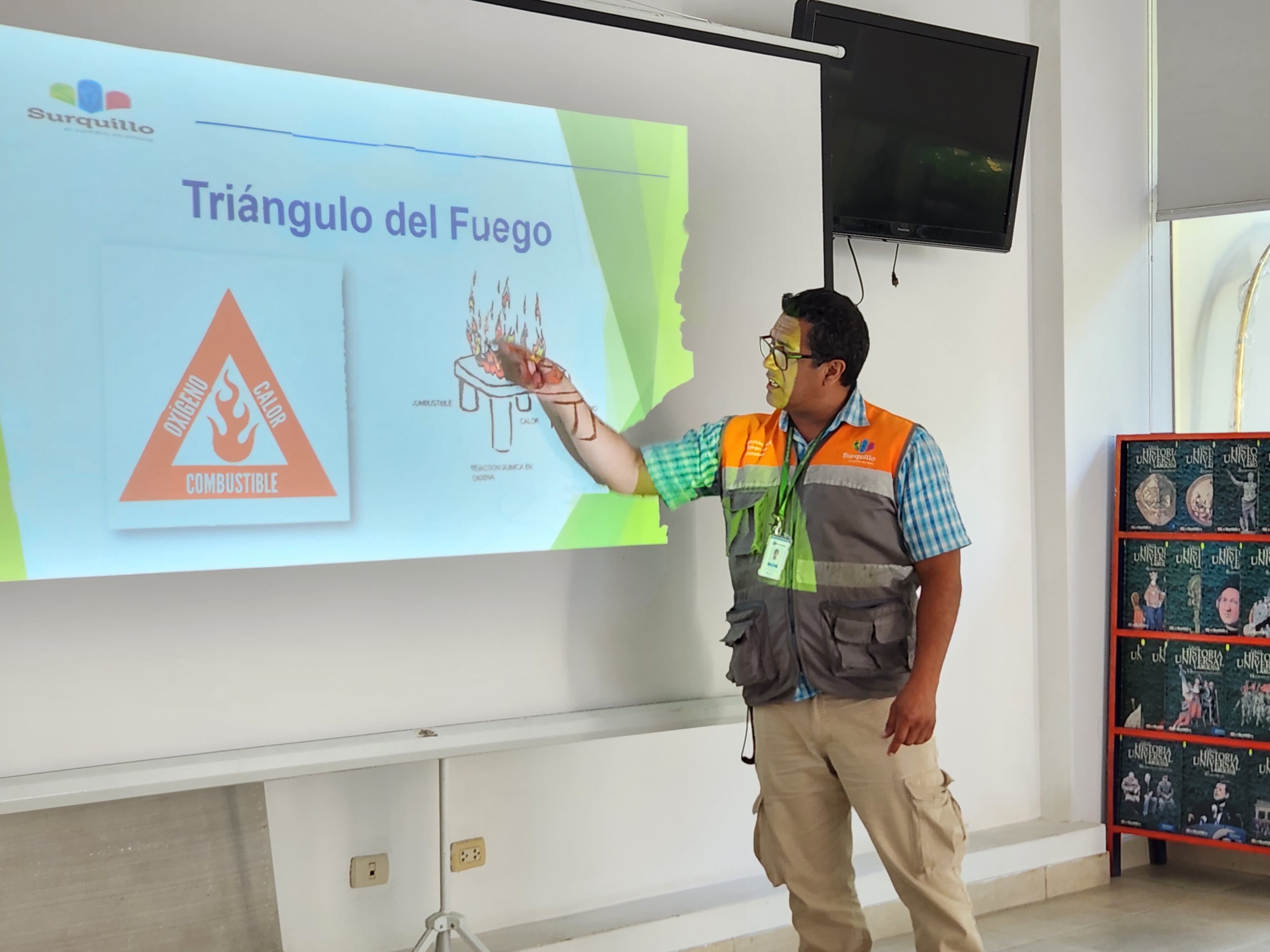 Capacitan a adultos mayores sobre cómo actuar frente a casos de incendio