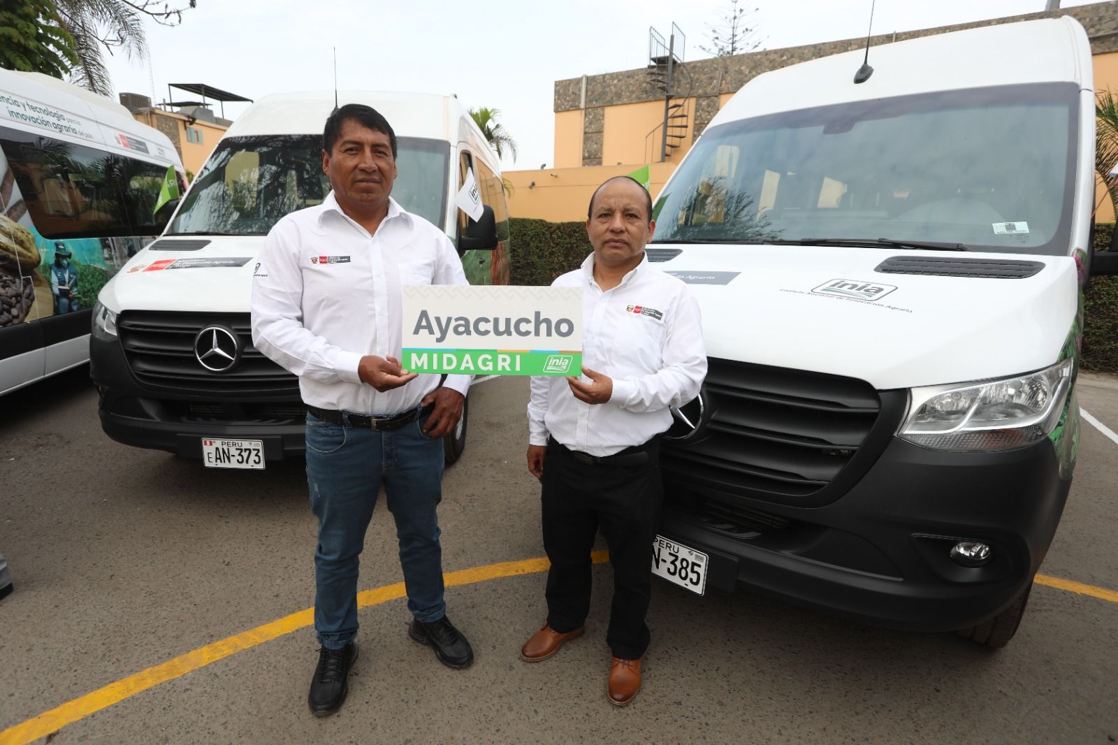 Gobierno fortalece servicios de investigación y transferencia de tecnología agraria con entrega de moderna flota vehicular