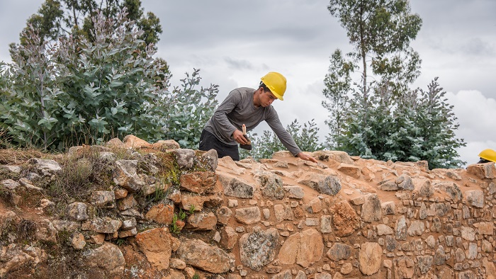 Servidores de la unidad ejecutora realizando conservación definitiva