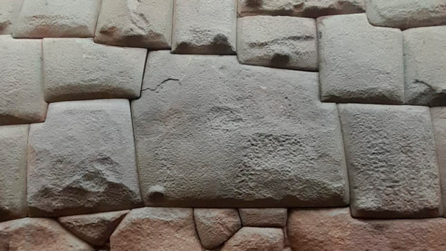 Piedra 12 ángulos