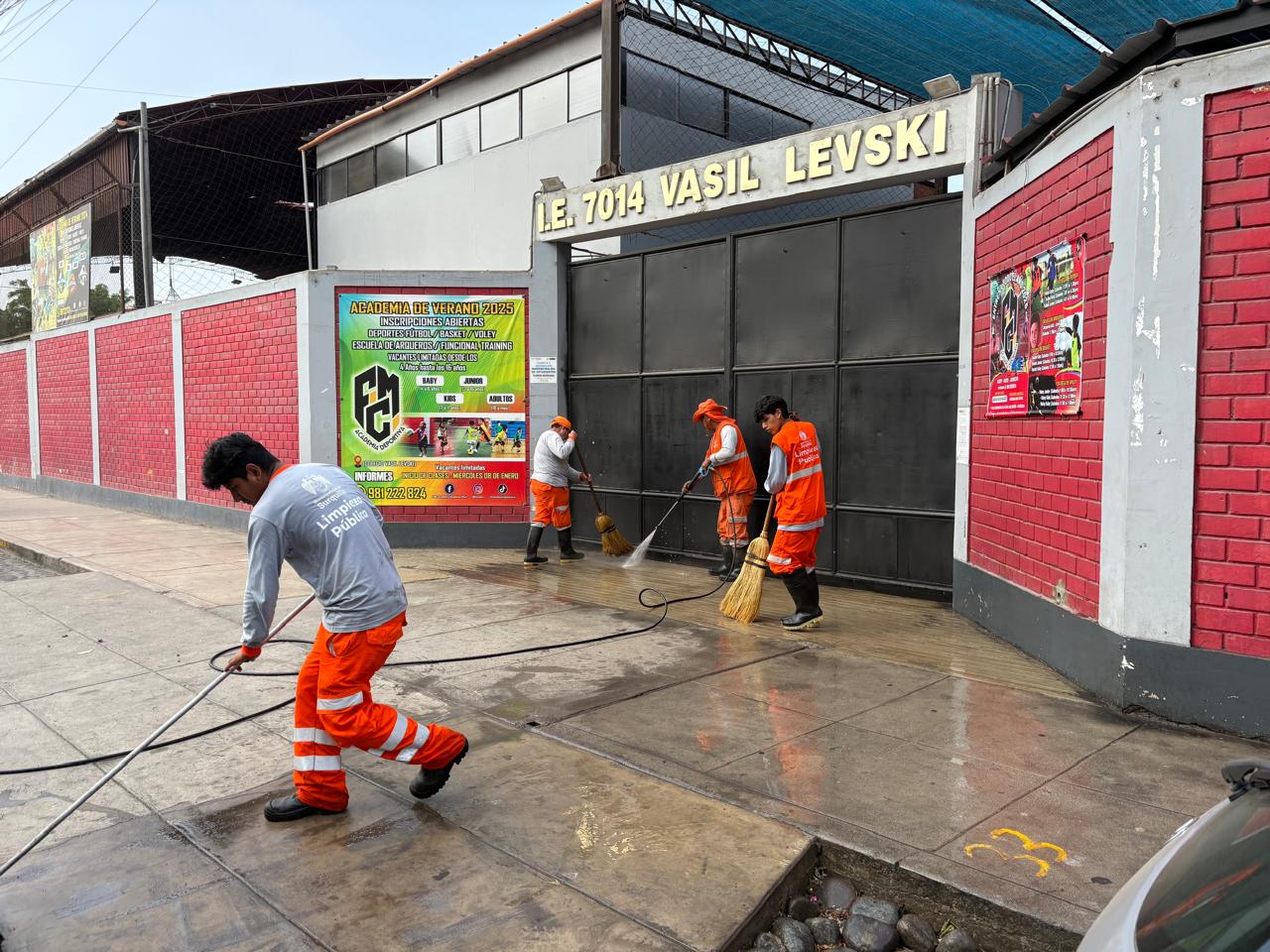 De vuelta al cole: Municipalidad de Surquillo realiza desinfección de los exteriores de instituciones educativas