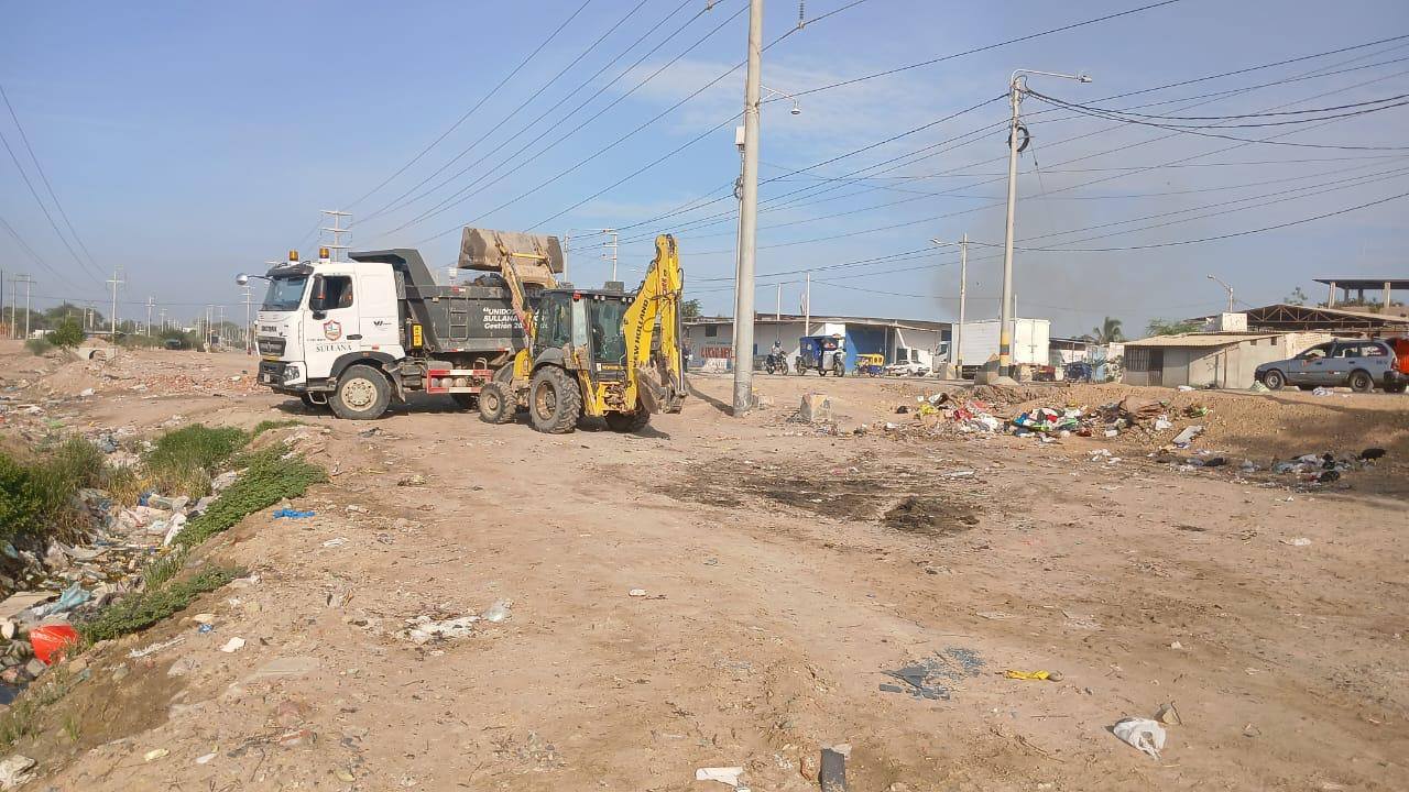 Con pool de maquinaria municipal se realiza la limpieza de la ciudad