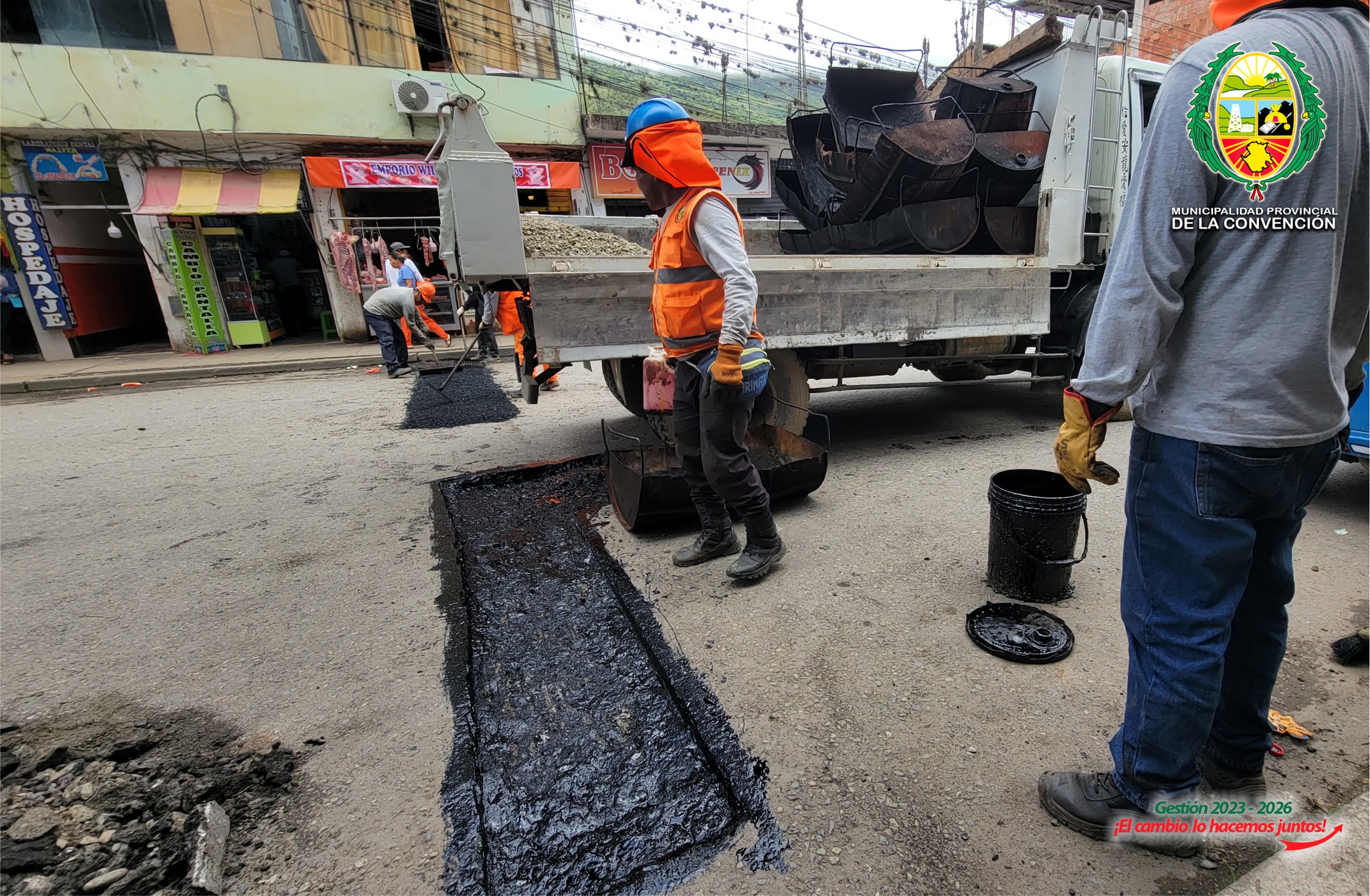 Se inicio los trabajos de mantenimiento de pistas en las principales calles de la ciudad de Quillabamba