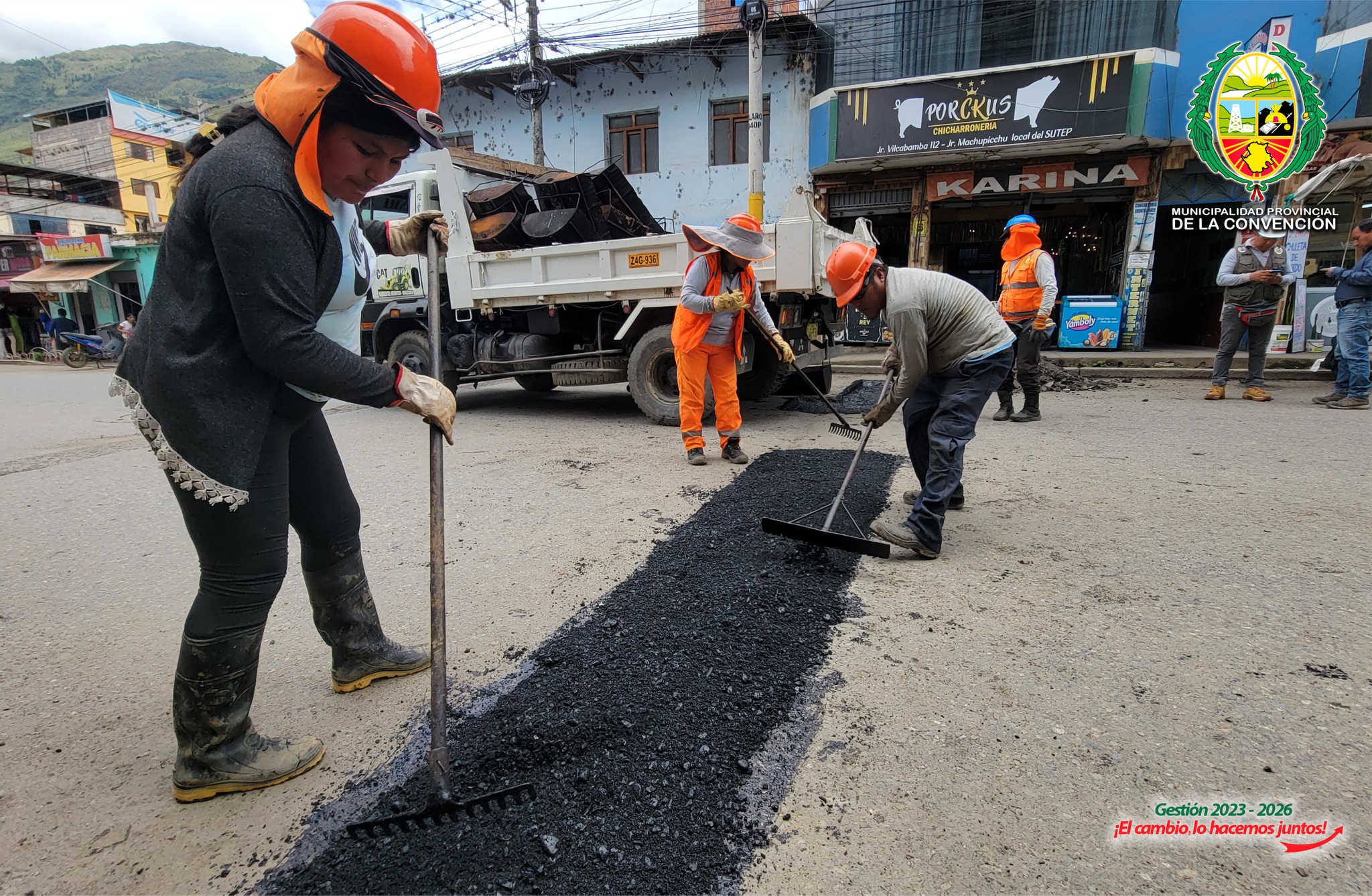 Se inicio los trabajos de mantenimiento de pistas en las principales calles de la ciudad de Quillabamba