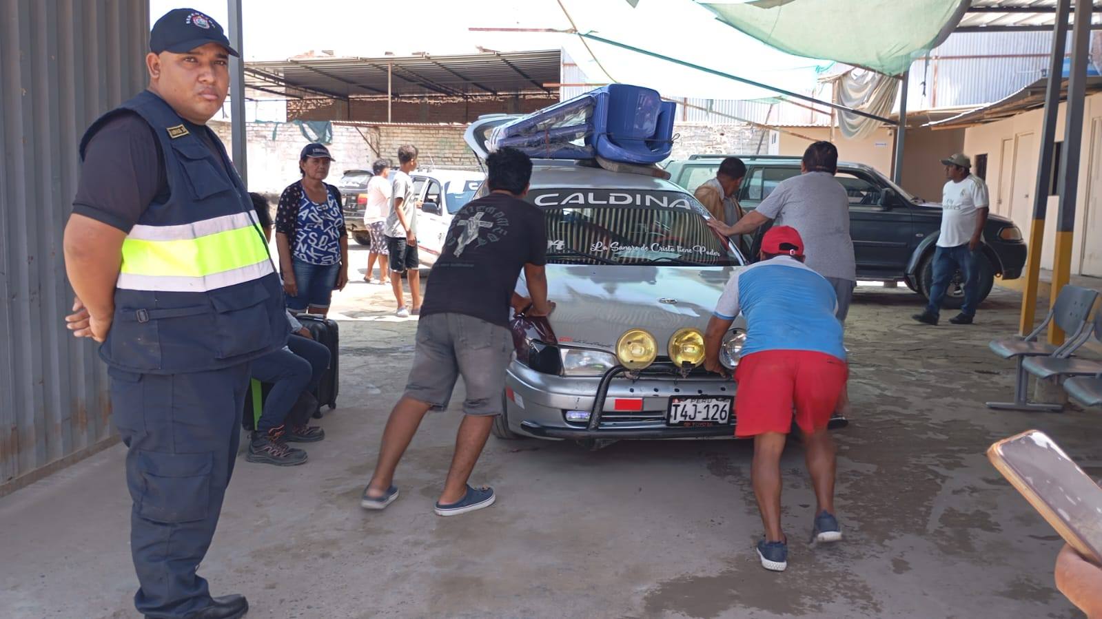 Municipalidad de Sullana sanciona 11 vehículos por usar paraderos informales