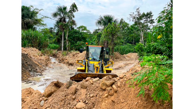 Trabajos de descolmatación y limpieza en el cauce de la quebrada Tarapotillo.