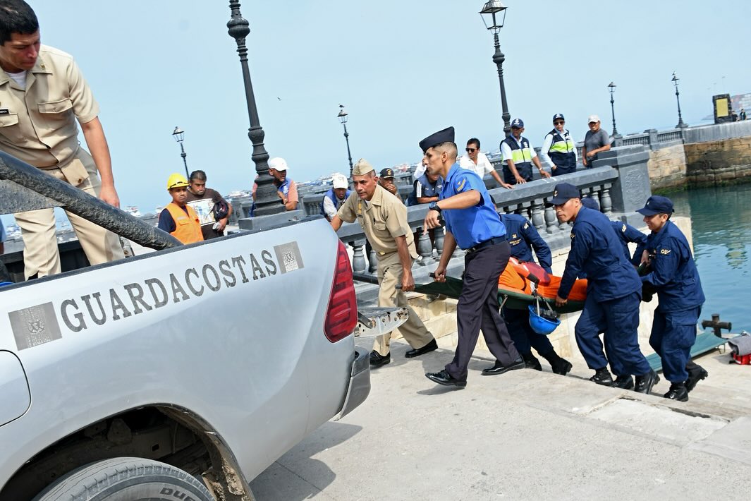 Marina de Guerra del Perú evacúa a seis tripulantes tras colisión en la Bahía del Callao