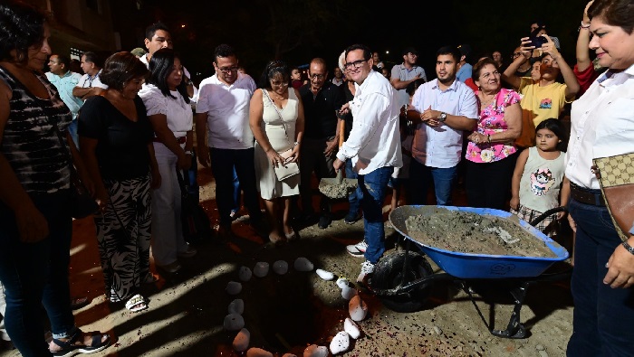 Primera piedra en A.H. 18 de Mayo