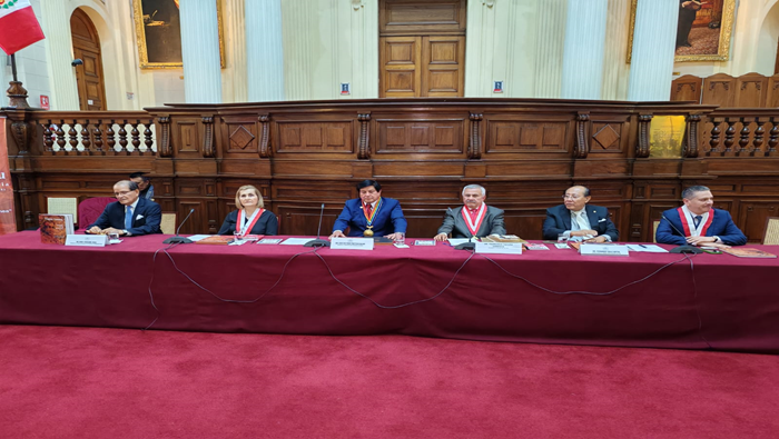 Presidenta del TC Luz Pacheco participó en la presentación del libro “Túpac Amaru, más allá de la sentencia” realizada en el parlamento