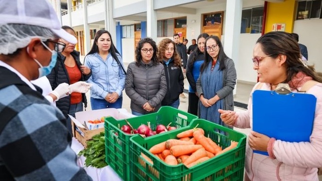 MINISTRA Y DIRECTORA EJECUTIVA AYACUCHO