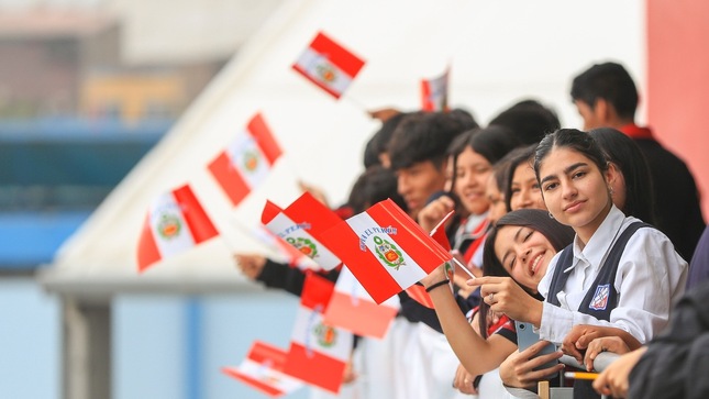 En Lima Metropolitana, 1 142 000 alumnos retornan a las aulas