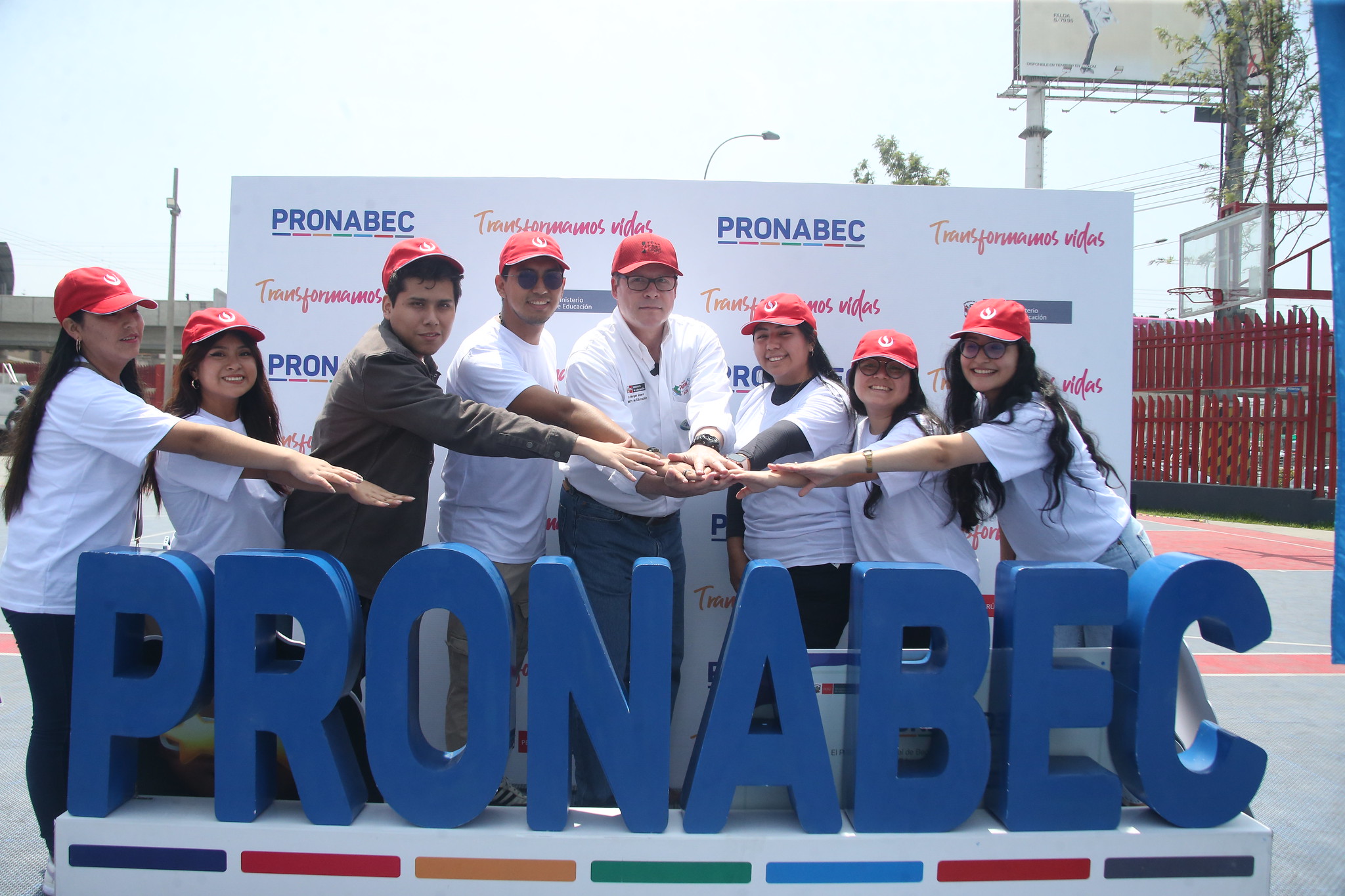 En Lima Metropolitana, 1 142 000 alumnos retornan a las aulas