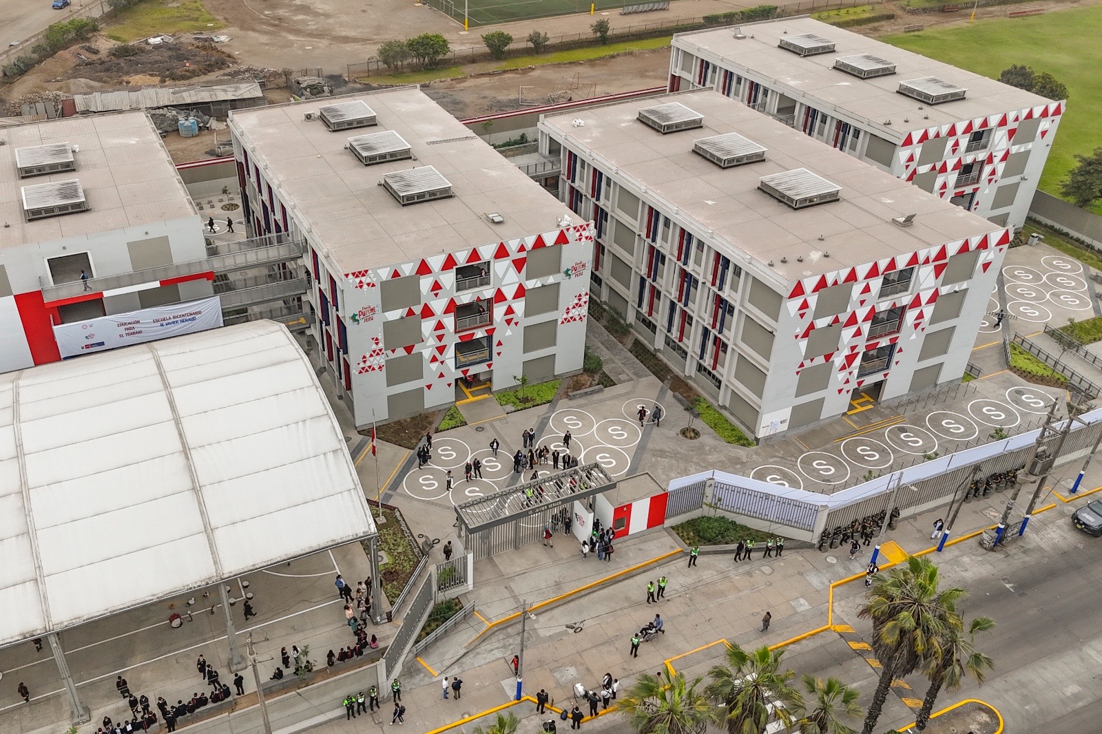 En Lima Metropolitana, 1 142 000 alumnos retornan a las aulas