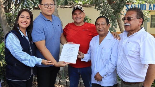 Hospital Nacional Sergio E. Bernales recibió permiso para iniciar la construcción del nuevo nosocomio de manos del alcalde de Comas