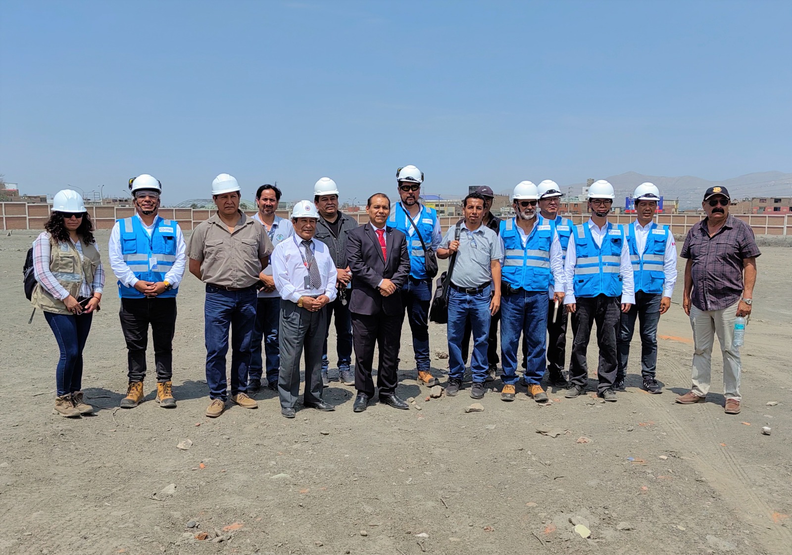 Entrega de terreno del Hospital Sergio E. Bernales a empresa china para la construcción de la nueva infraestructura hospitalaria