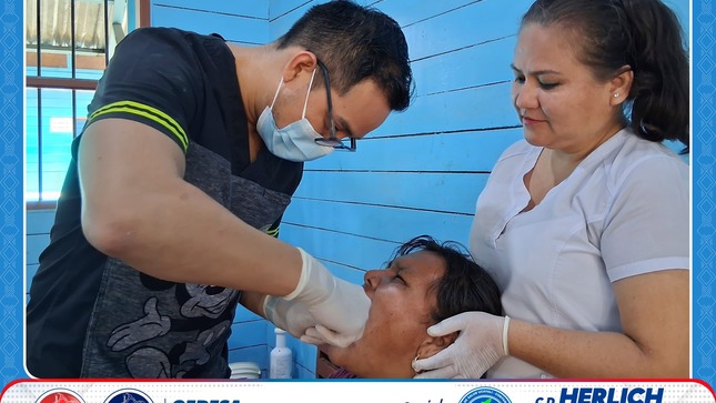 El C.D. Herlich Altamirano Velásquez, director ejecutivo de la red de salud 406, visitó la campaña integral a fin de visualizar in situ los servicios prestacionales.