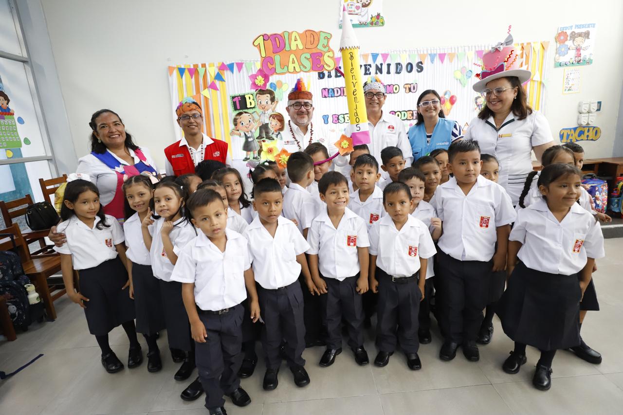 El ministro de Cultura, Fabricio Valencia, participó en la inauguración del Buen Inicio del Año Escolar 2025