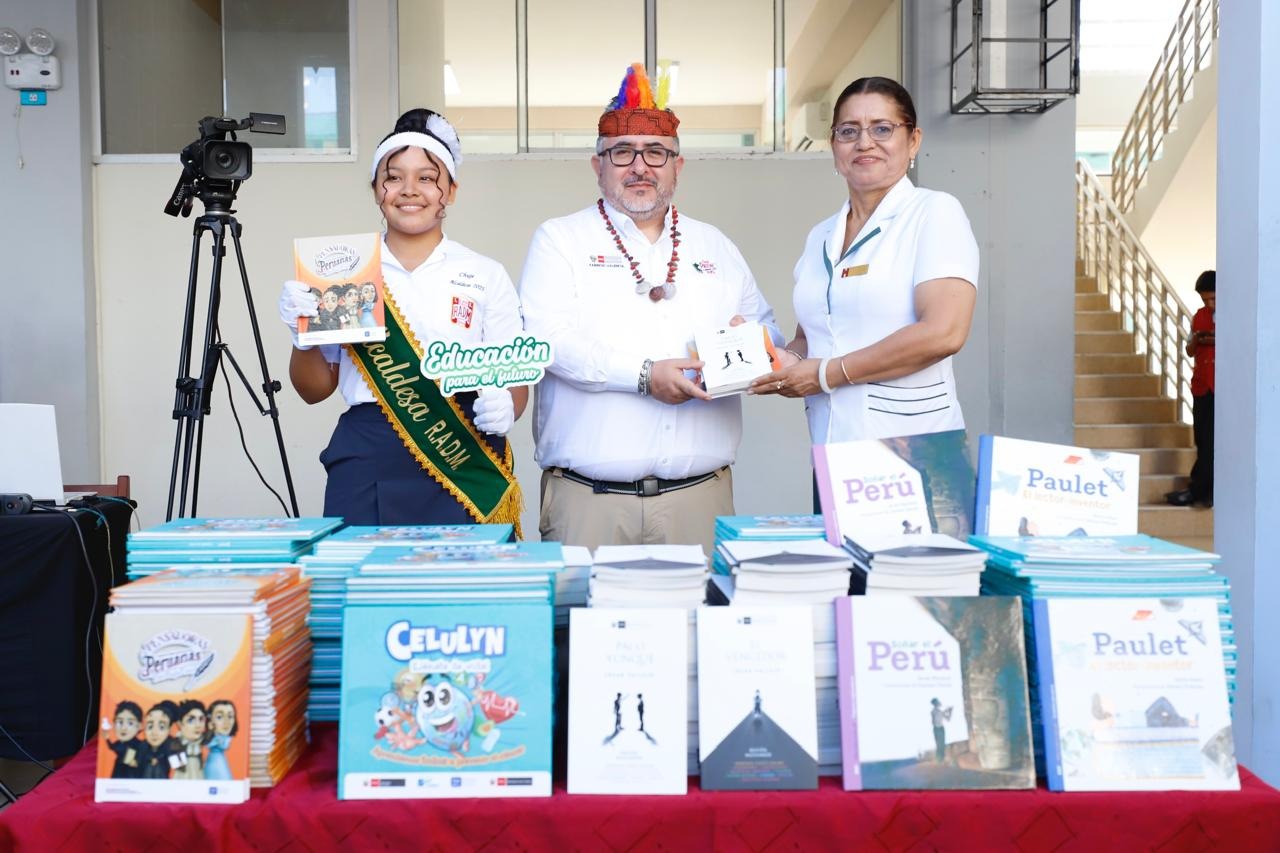 El ministro de Cultura, Fabricio Valencia, participó en la inauguración del Buen Inicio del Año Escolar 2025