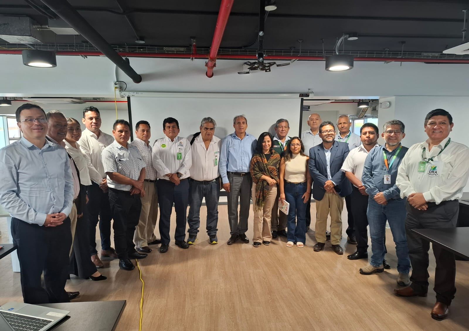 Fotografía protocolar de la reunión.