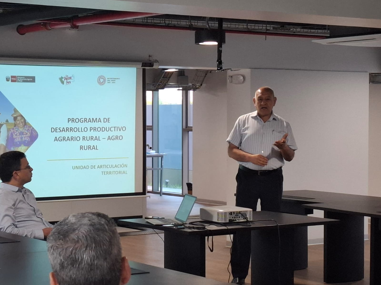 Exposición del equipo técnico del MIDAGRI.