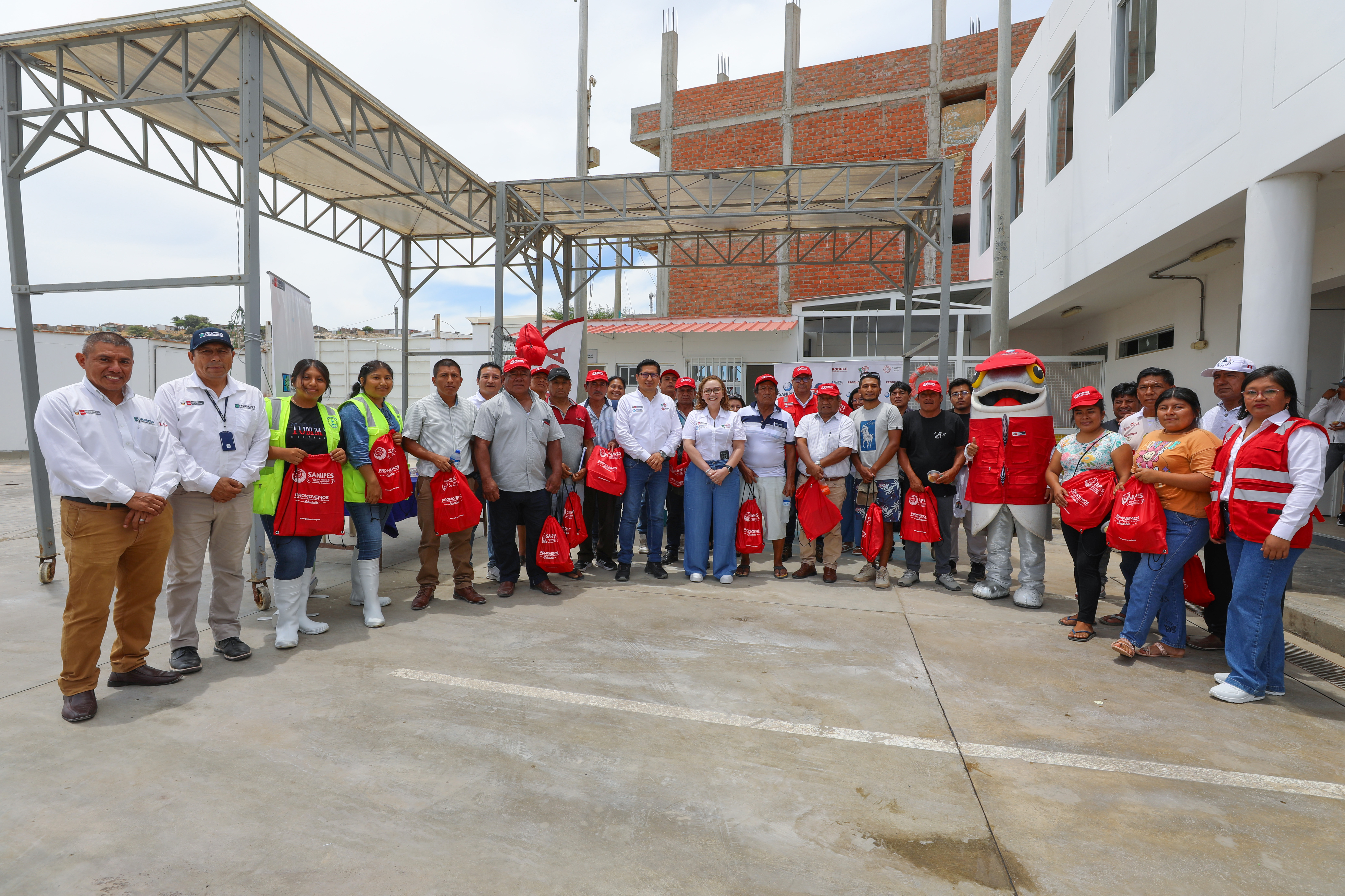 Piura: Sanipes otorga 35 habilitaciones sanitarias a pescadores de embarcaciones artesanales y fortalece sus capacidades