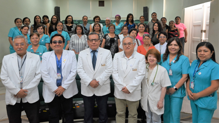 Director general alienta a equipo multidisciplinario de Neonatología a continuar trabajando con esfuerzo y sacrificio por los pacientes