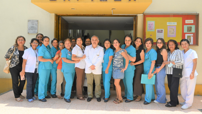 Director general alienta a equipo multidisciplinario de Neonatología a continuar trabajando con esfuerzo y sacrificio por los pacientes