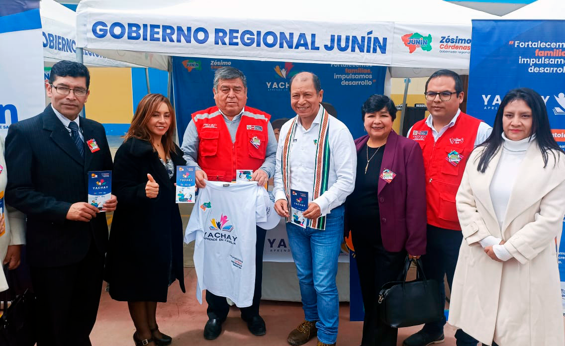 En Concepción, la especialista macrorregional, Elsa Guevara, participó en el campanazo por el BIAE en la IE Heroínas Toledo, junto al ministro de Trabajo y Promoción del Empleo (MTPE), Daniel Maurate. Durante su discurso, el titular del MTPE destacó el papel fundamental de los docentes en el desarrollo de los estudiantes.