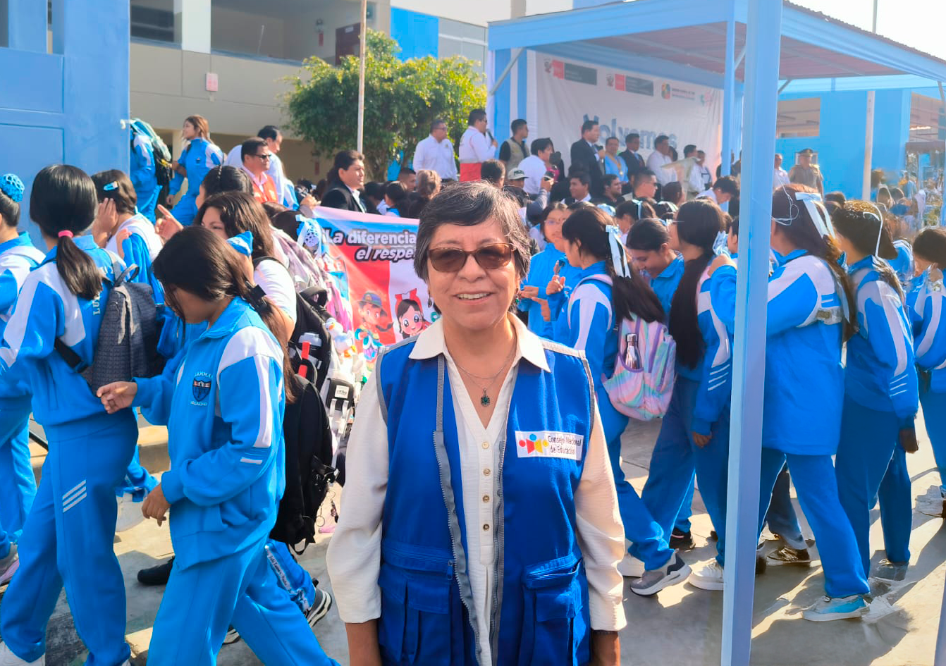 En Huacho, la especialista macrorregional del CNE, Gloria Merino, participó en dos importantes actividades. La jornada inaugural del inicio del año escolar se realizó en la I.E. Luis Fabio Xammar Jurado, evento que contó con la participación del ministro de Justicia y Derechos Humanos, Eduardo Arana, y otras autoridades.