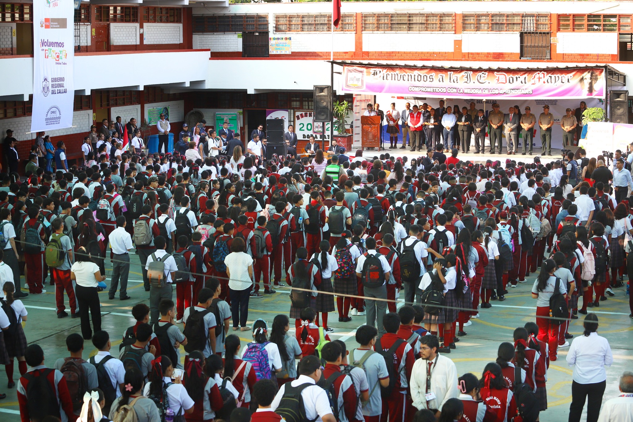 Las autoridades regionales visitaron la I.E. Dora Mayer en Bellavista para dar inicio del año escolar 2025. Esta actividad contó con la participación del especialista macrorregional del CNE, Eduardo Saénz. En el Callao, más de 276 mil estudiantes retornaron a las aulas en más de 700 colegios ubicados en el puerto chalaco.