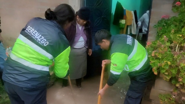Reporte sobre la asistencia de Defensa Civil y Serenos a familias afectadas por inundaciones en Ascensión tras intensas lluvias.