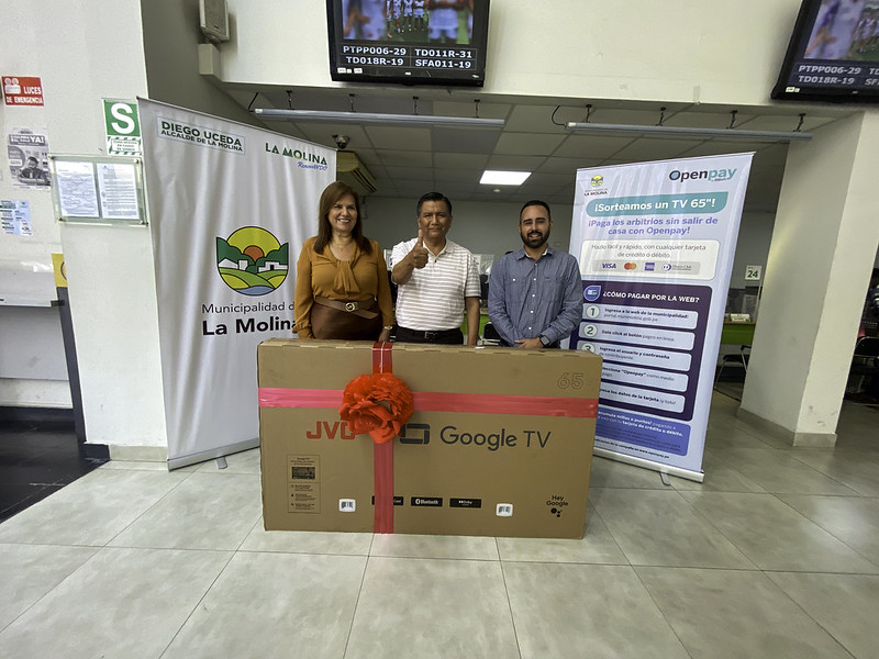 Premian a vecino más puntual en sus pagos
