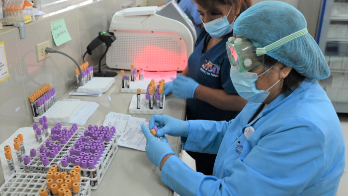Más de 300 atenciones durante primer día de la XII campaña de salud por el 95° aniversario de Bioquímica