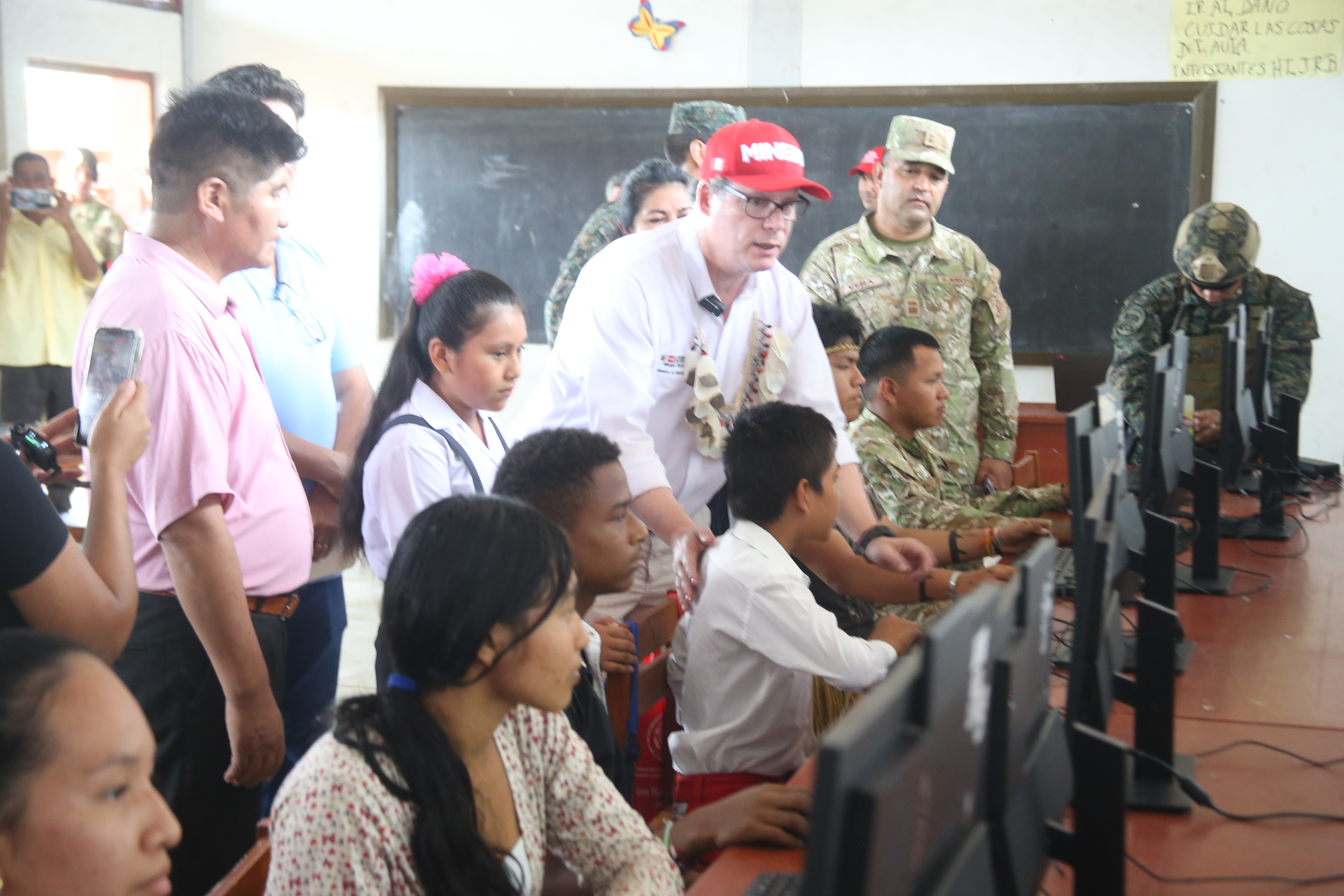 Clases se inician con normalidad en el país y PNP trabaja con municipios y BAPES para reforzar la seguridad ciudadana.