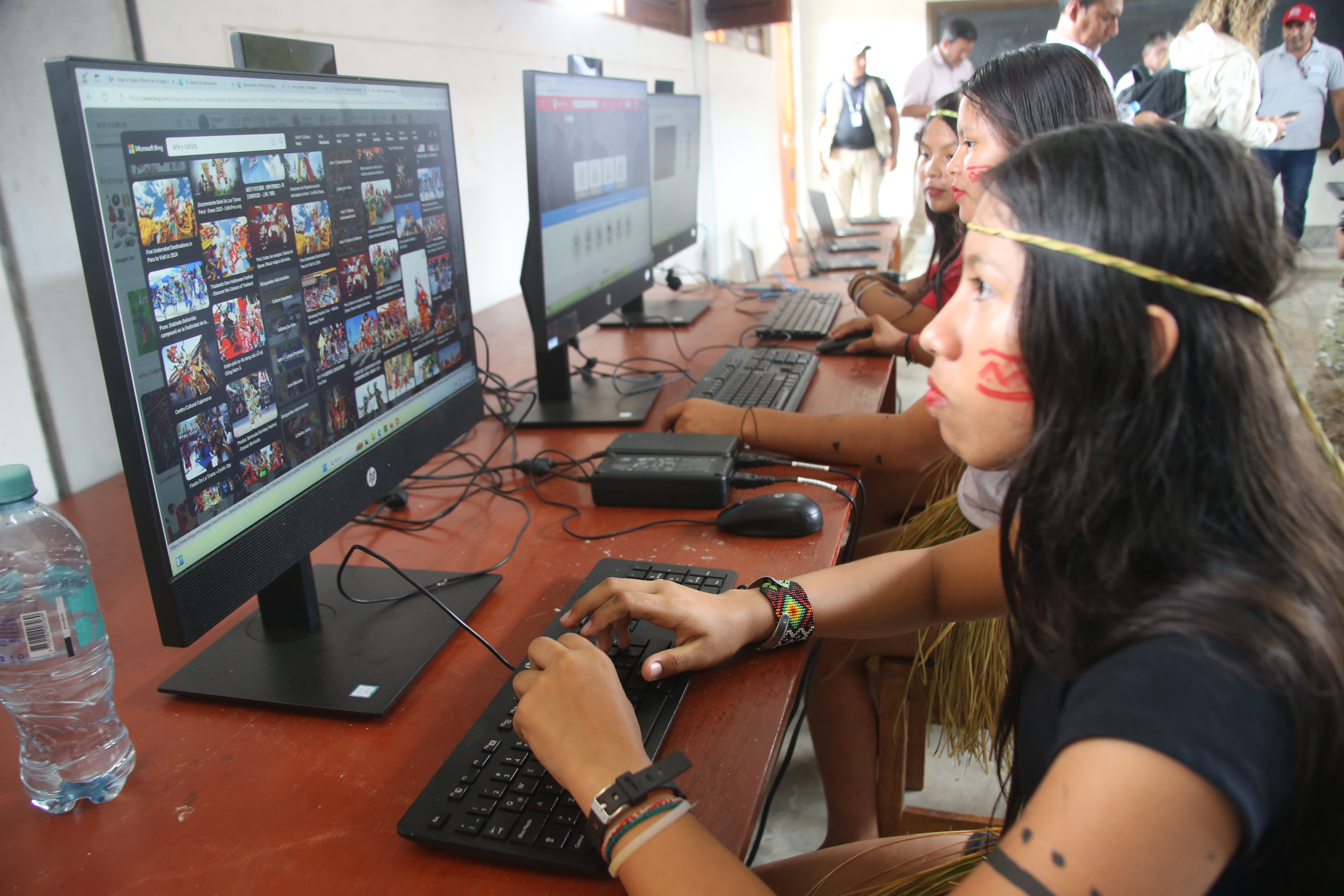 Clases se inician con normalidad en el país y PNP trabaja con municipios y BAPES para reforzar la seguridad ciudadana.