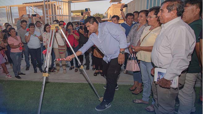 Alcalde inaugura polideportivo 5 de febrero