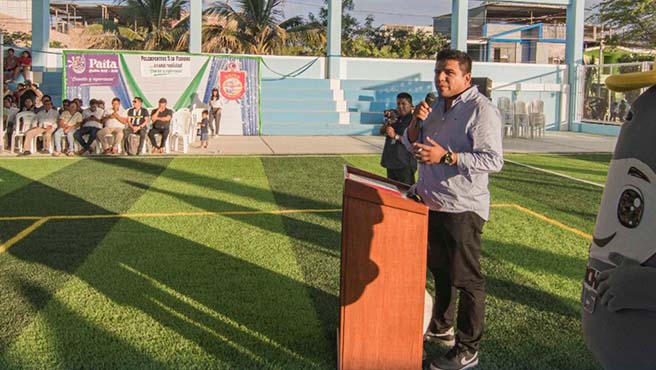 Alcalde inaugura polideportivo 5 de febrero