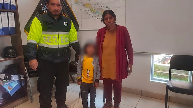 Nota de prensa sobre la ubicación de un menor desaparecido en el distrito de Ascensión gracias a la colaboración entre cámaras de video vigilancia y serenos.