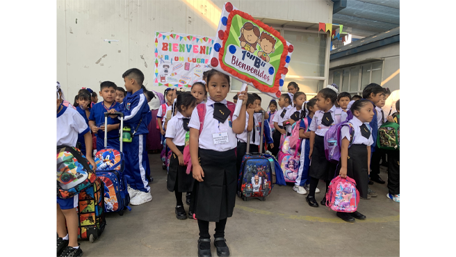 A esta actividad se hizo presente el regidor Jorge Hilares Barros, quien en representación de nuestro alcalde Richard Soria, llevó el saludo institucional destacando el importante rol de este emblemático centro de estudios en la formación de nuestros niños.
