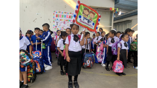 A esta actividad se hizo presente el regidor Jorge Hilares Barros, quien en representación de nuestro alcalde Richard Soria, llevó el saludo institucional destacando el importante rol de este emblemático centro de estudios en la formación de nuestros niños.