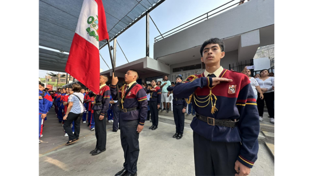 El regidor Nelson Godoy Flores estuvo presente en la I.E. José Carlos Mariátegui, en representación del alcalde Richard Soria, quien dirigió unas palabras llenas de aliento y motivación a todos los estudiantes que inician este nuevo ciclo escolar.
Asimismo, también estuvo presente la subprefecta Nataly Ato Pulido, quien también compartió su apoyo a nuestros jóvenes estudiantes.