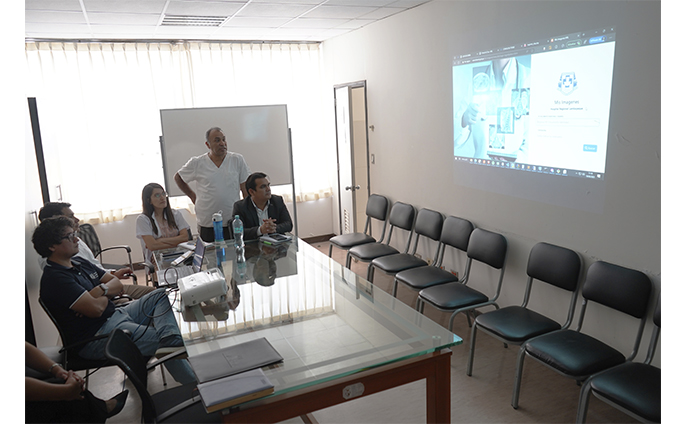 Foto del lanzamiento del nuevo módulo virtual de solicitud de citas para asegurados de SaludPol, en el HRL