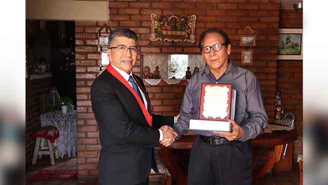 Presidente de la Corte Superior del Callao, Miguel Castañeda Moya, entregó reconocimiento al servidor Nicanor Lozada Santiago quien cesó por límite de edad