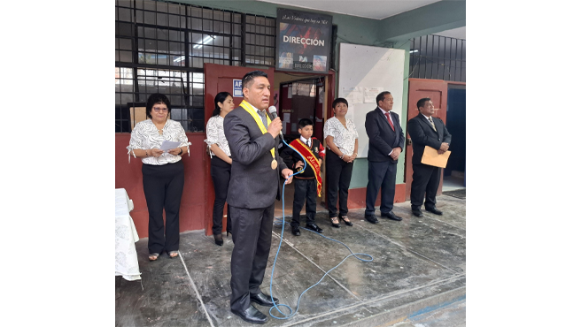 El evento contó con la presencia de directivos, docentes, padres de familia y estudiantes, quienes inauguraron con entusiasmo este nuevo año académico.
Entre los presentes se encontraban el director de la institución, Dr. Alberto Ángeles, y el regidor Edgar Oroncoy Asto, quienes  expresaron su deseo de que este año sea productivo, lleno de aprendizajes y de crecimiento para los estudiantes.
¡Deseamos que este sea un año de éxitos y gran aprendizaje para nuestros estudiantes!