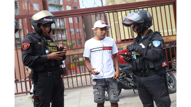 En un trabajo coordinado, se llevó a cabo un operativo de control de identidad en diversos puntos de nuestro distrito con el objetivo de garantizar la tranquilidad de nuestros vecinos. Este despliegue permitió identificar a personas con requisitorias, prevenir actos delictivos y reforzar la presencia policial en las zonas de mayor incidencia.
Seguimos trabajando con firmeza por la seguridad de todos los agustinianos.